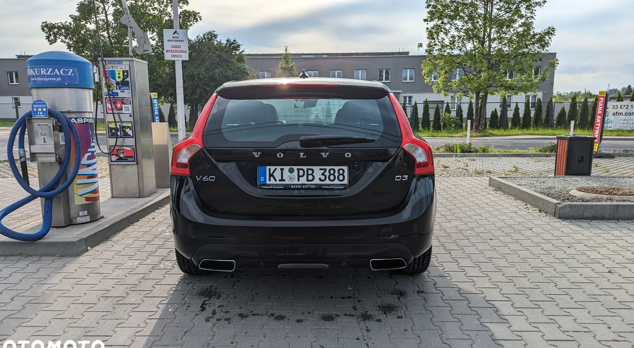 Volvo V60 cena 45000 przebieg: 225821, rok produkcji 2016 z Andrychów małe 277